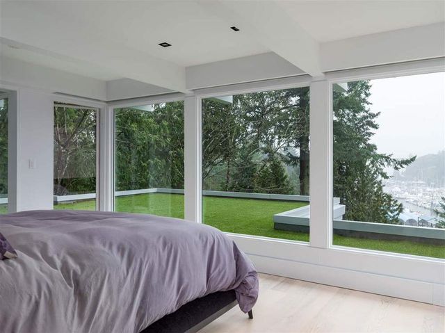 66768 at 5764 Larson Plac, West Vancouver