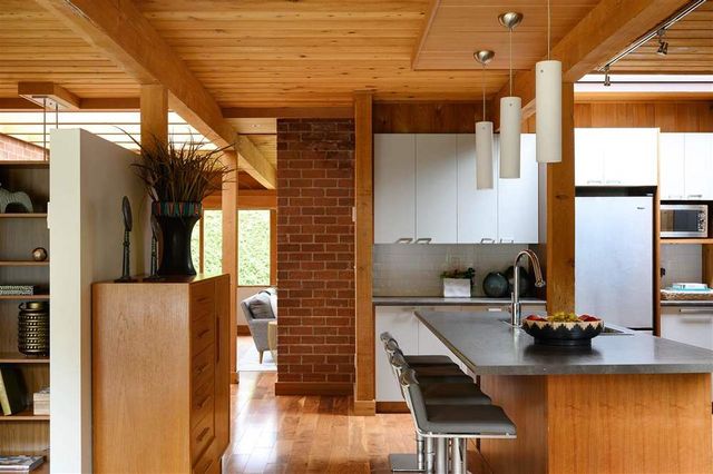 67672 at 3615 Edgemont Boulevard, North Vancouver