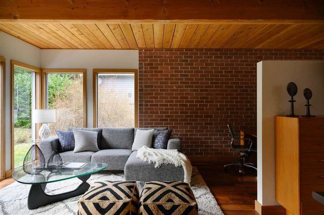 67702 at 3615 Edgemont Boulevard, North Vancouver