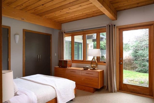 67732 at 3615 Edgemont Boulevard, North Vancouver