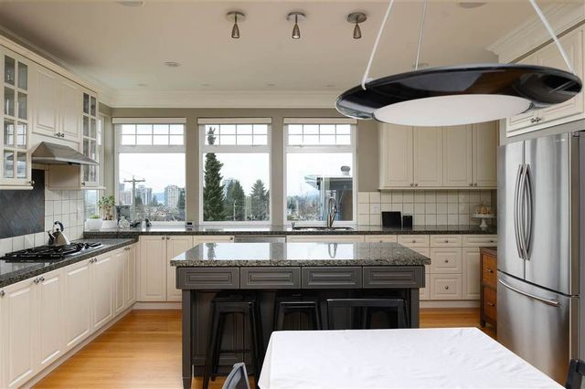 67788 at 429 E 18th Street, North Vancouver