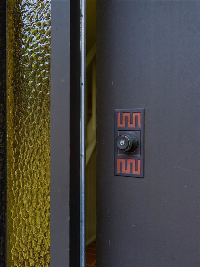 74112 at 615 E Kings Road, North Vancouver