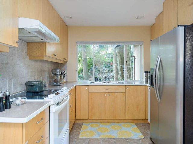 74214 at 615 E Kings Road, North Vancouver