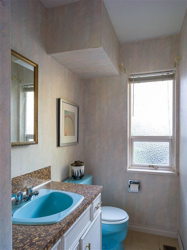 74242 at 615 E Kings Road, North Vancouver