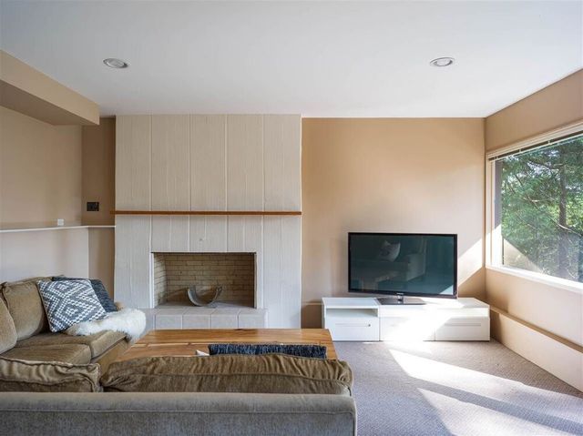 74482 at 615 E Kings Road, North Vancouver