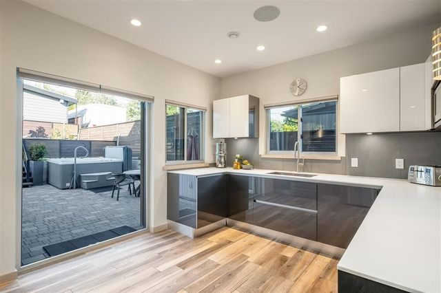 74277 at 752 E 5th Street, North Vancouver