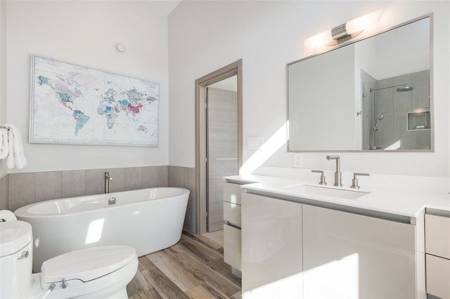 74371 at 752 E 5th Street, North Vancouver