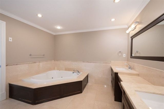 74652 at 1425 Sutherland Avenue, North Vancouver