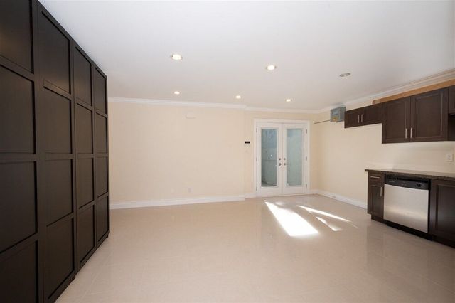 74692 at 1425 Sutherland Avenue, North Vancouver