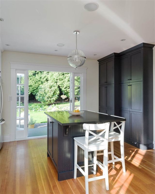 75677 at 124 W Queens Road, North Vancouver