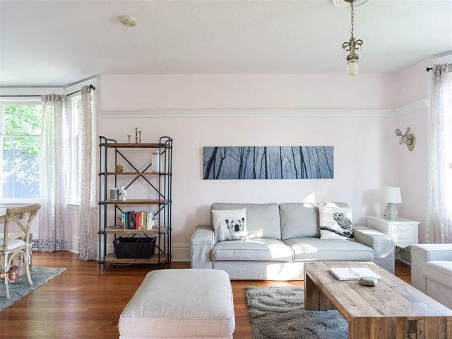 75692 at 124 W Queens Road, North Vancouver