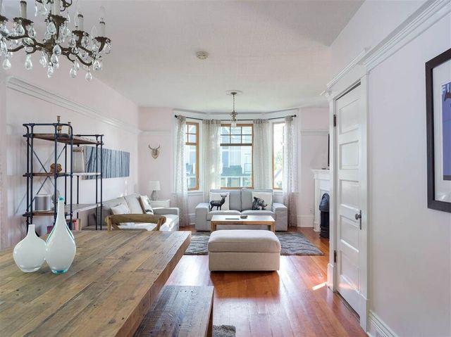 75702 at 124 W Queens Road, North Vancouver