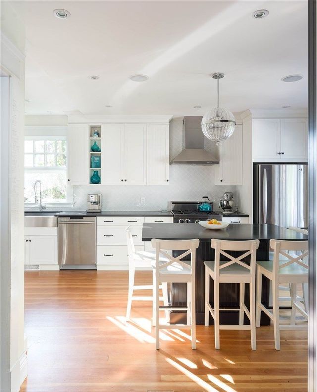 75732 at 124 W Queens Road, North Vancouver