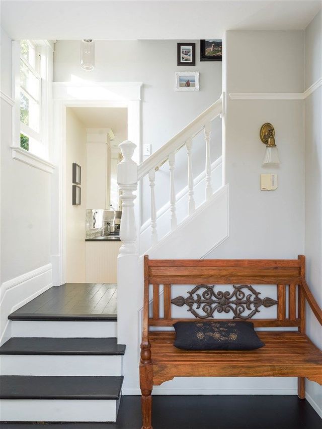 75742 at 124 W Queens Road, North Vancouver