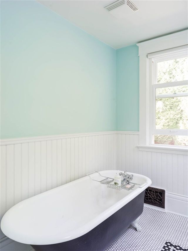 75757 at 124 W Queens Road, North Vancouver