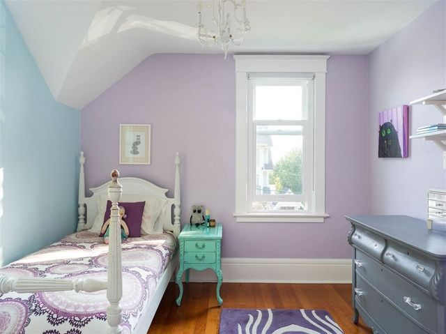 75762 at 124 W Queens Road, North Vancouver