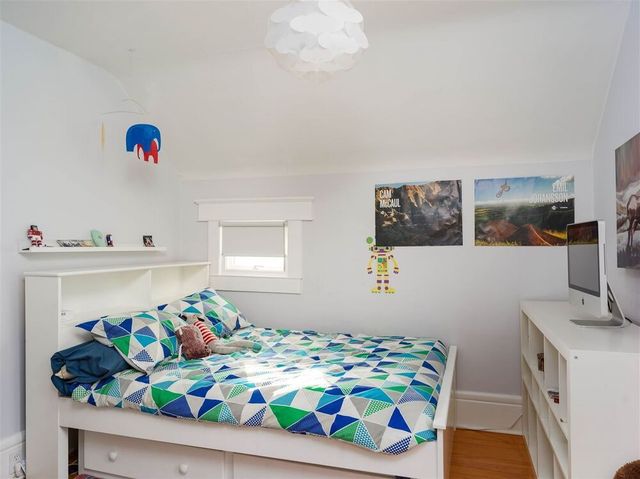 75777 at 124 W Queens Road, North Vancouver