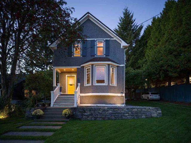 75793 at 124 W Queens Road, North Vancouver