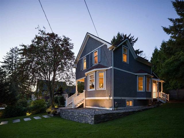 75798 at 124 W Queens Road, North Vancouver