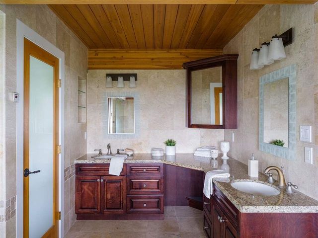 76018 at 4514 Woodgreen Drive, West Vancouver