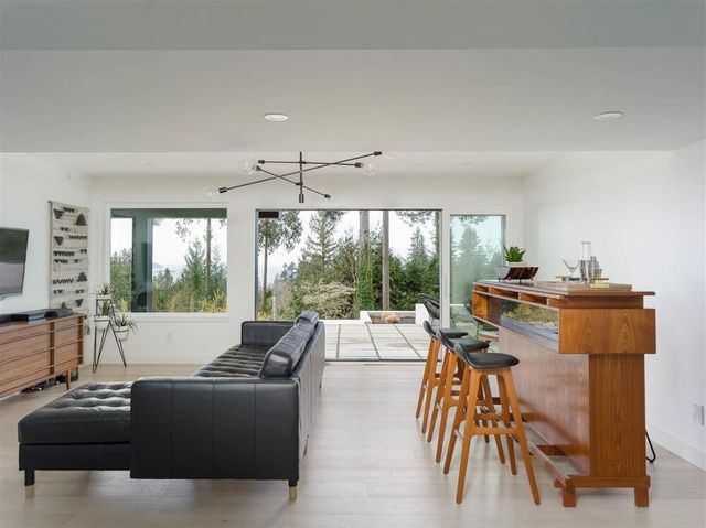 76997 at 2740 Rosebery Avenue, West Vancouver