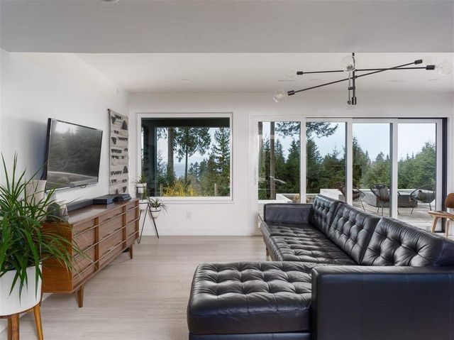 77002 at 2740 Rosebery Avenue, West Vancouver