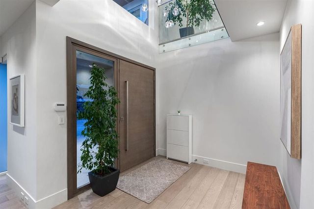 77685 at 977 Hampshire Road, North Vancouver