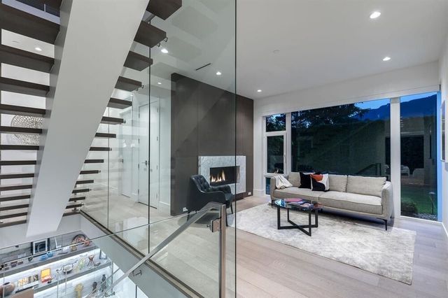 77700 at 977 Hampshire Road, North Vancouver