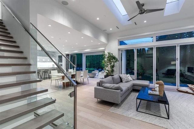 77710 at 977 Hampshire Road, North Vancouver