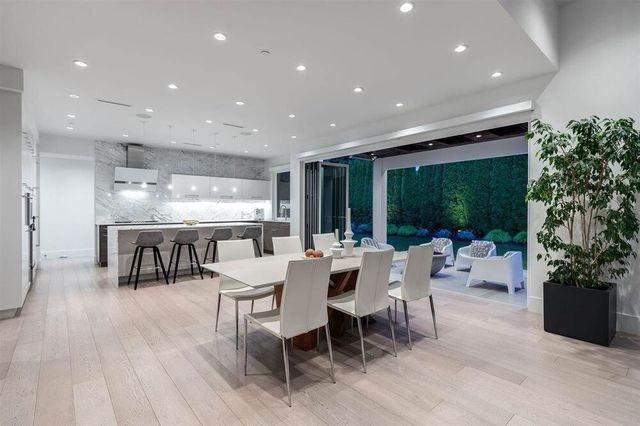 77725 at 977 Hampshire Road, North Vancouver