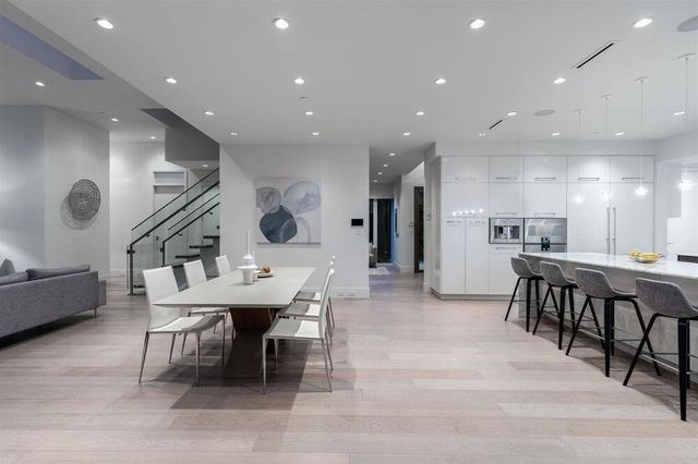 77730 at 977 Hampshire Road, North Vancouver