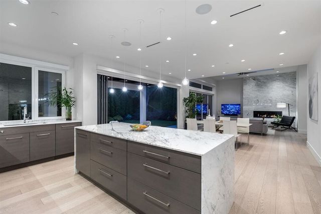 77740 at 977 Hampshire Road, North Vancouver