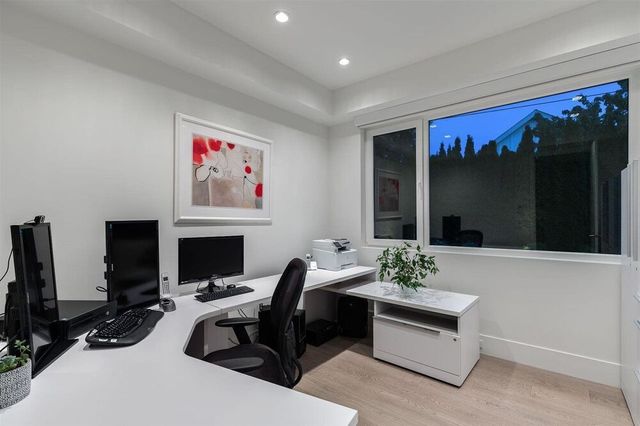 77750 at 977 Hampshire Road, North Vancouver