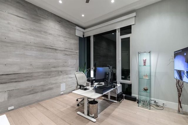 77755 at 977 Hampshire Road, North Vancouver