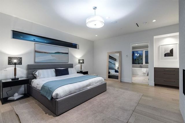 77775 at 977 Hampshire Road, North Vancouver