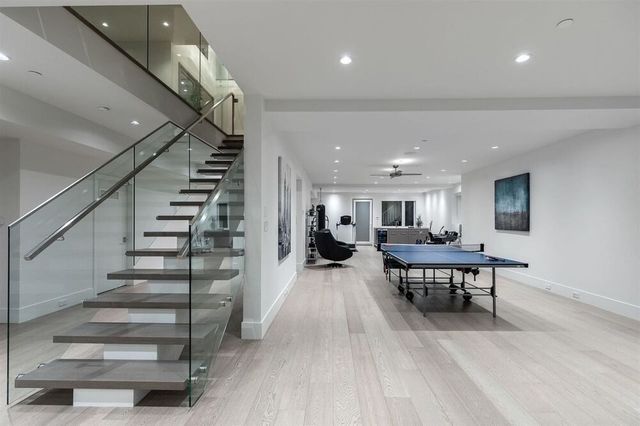 77825 at 977 Hampshire Road, North Vancouver