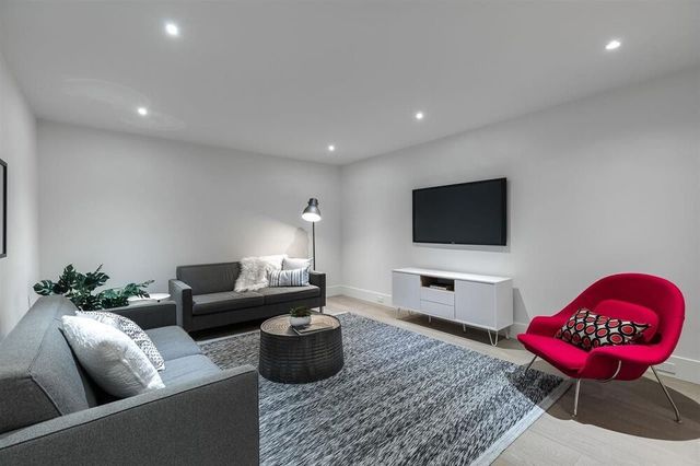 77845 at 977 Hampshire Road, North Vancouver