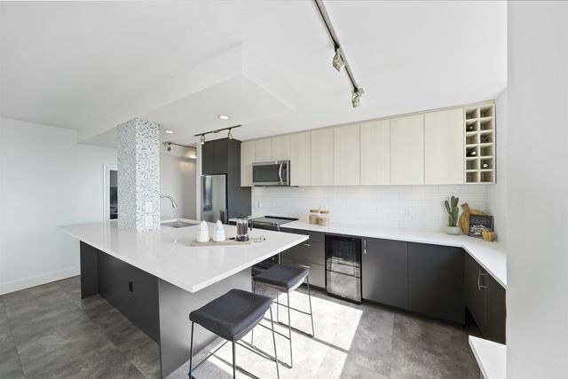 78288 at 907 - 145 St. Georges Avenue, North Vancouver