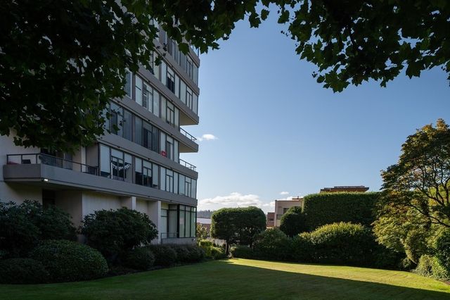 78036 at 703 - 1480 Duchess Avenue, West Vancouver