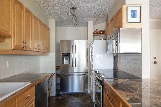 78042 at 703 - 1480 Duchess Avenue, West Vancouver