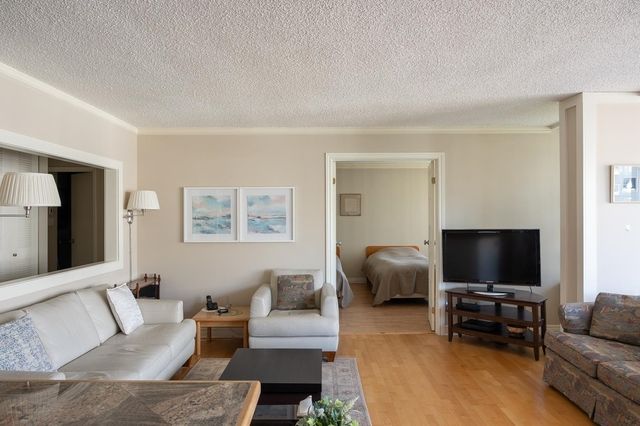 78043 at 703 - 1480 Duchess Avenue, West Vancouver