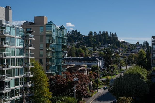 78048 at 703 - 1480 Duchess Avenue, West Vancouver