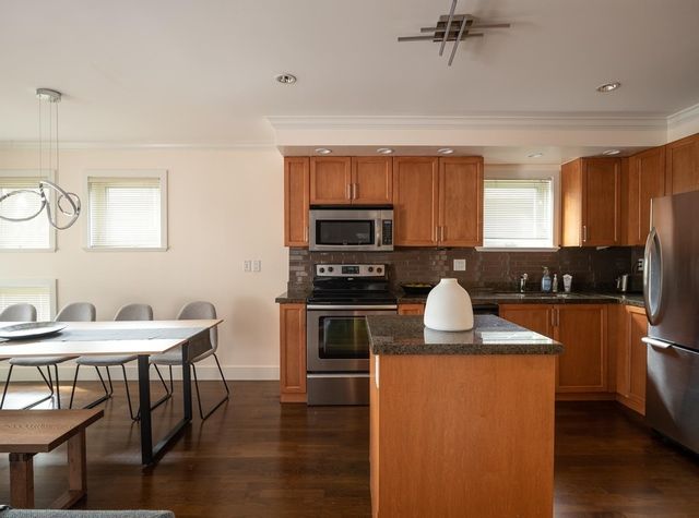 78142 at 1121 St. Andrews Avenue, North Vancouver