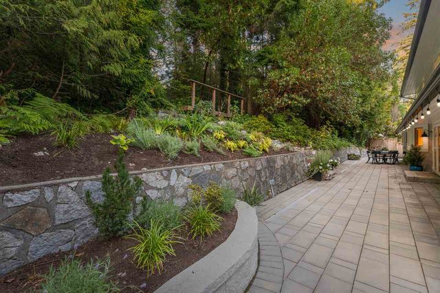 262637063-37 at 4627 Caulfield Drive, West Vancouver