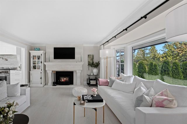 262637063-5 at 4627 Caulfield Drive, West Vancouver