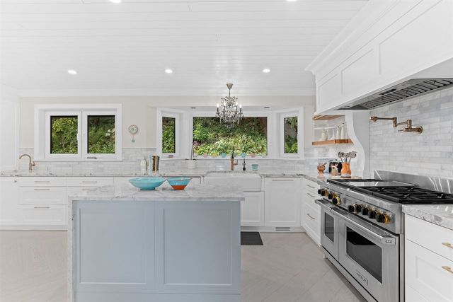 262637063-7 at 4627 Caulfield Drive, West Vancouver