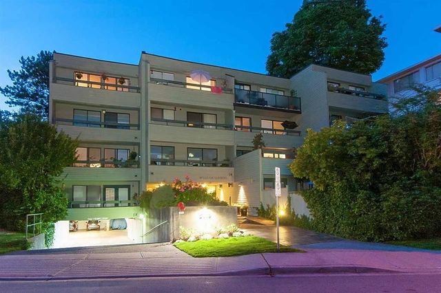262694944 at 303 - 2119 Bellevue Avenue, Park Royal, West Vancouver