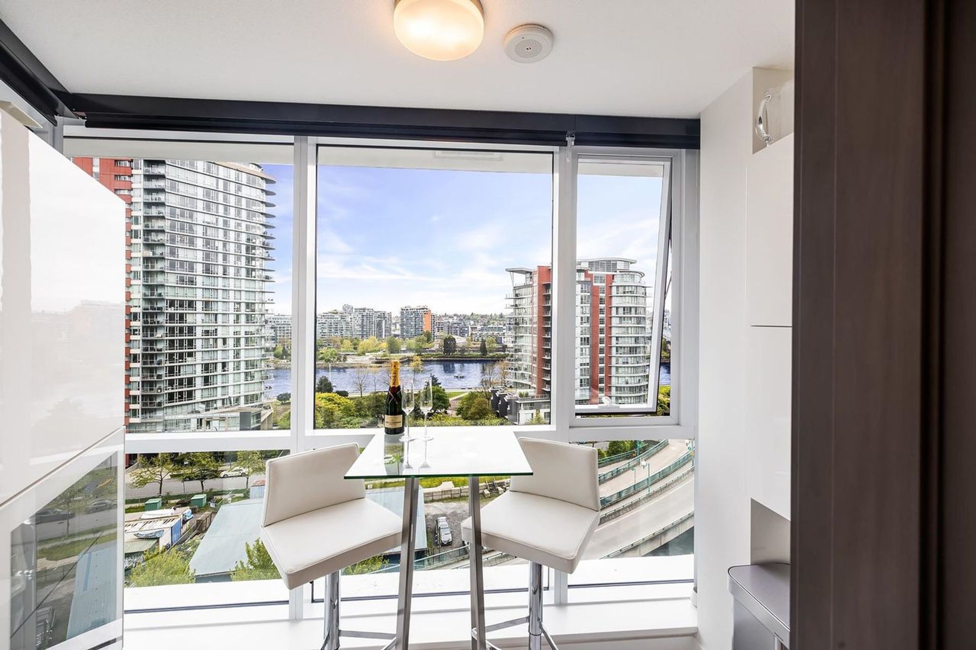 1009 - 68 Smithe Street, Downtown VW, Vancouver West - 68-smithe-street-downtown-vw-vancouver-west-12