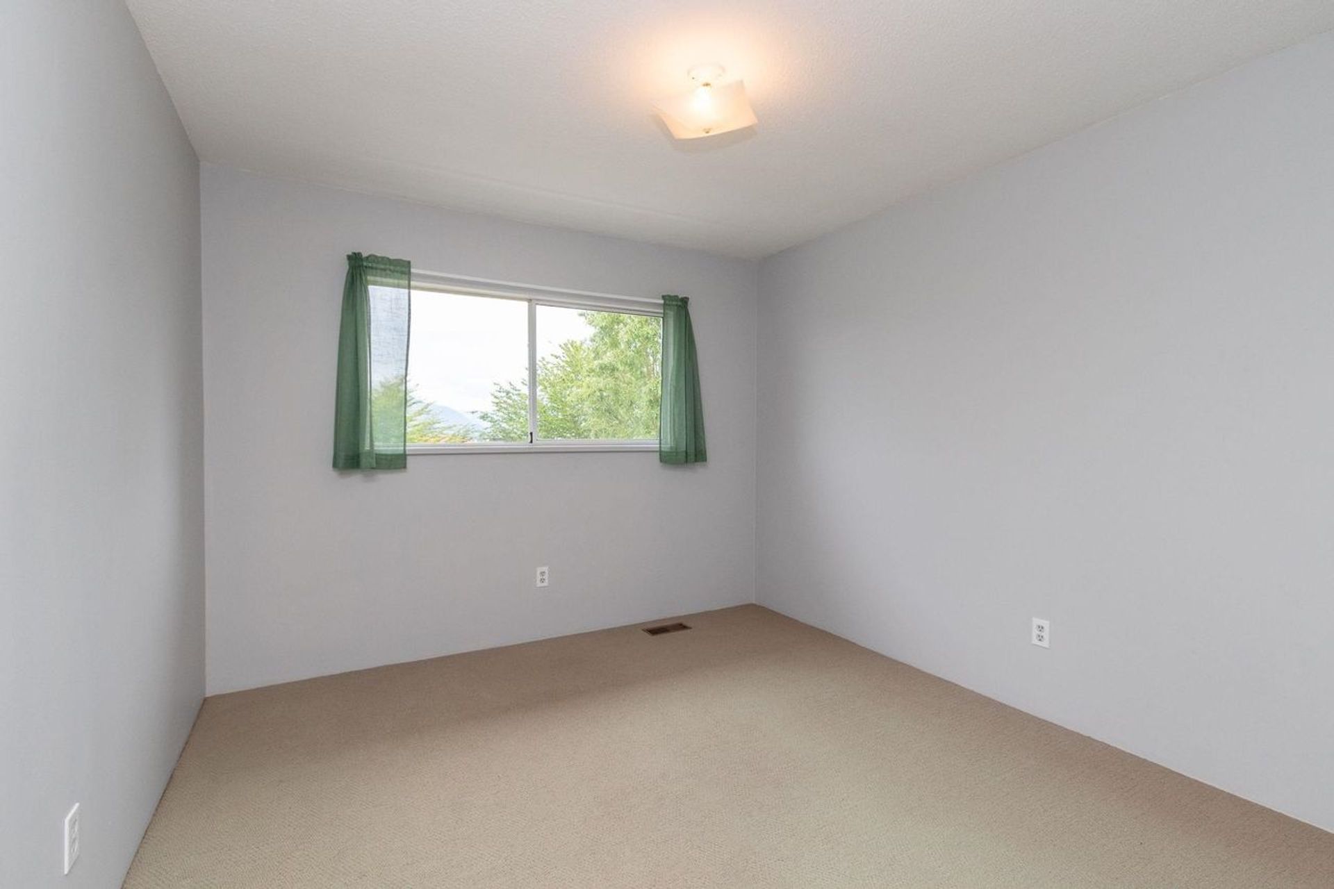 3268 E 18th Avenue, Renfrew Heights, Vancouver East - 3268-e-18th-avenue-renfrew-heights-vancouver-east-05