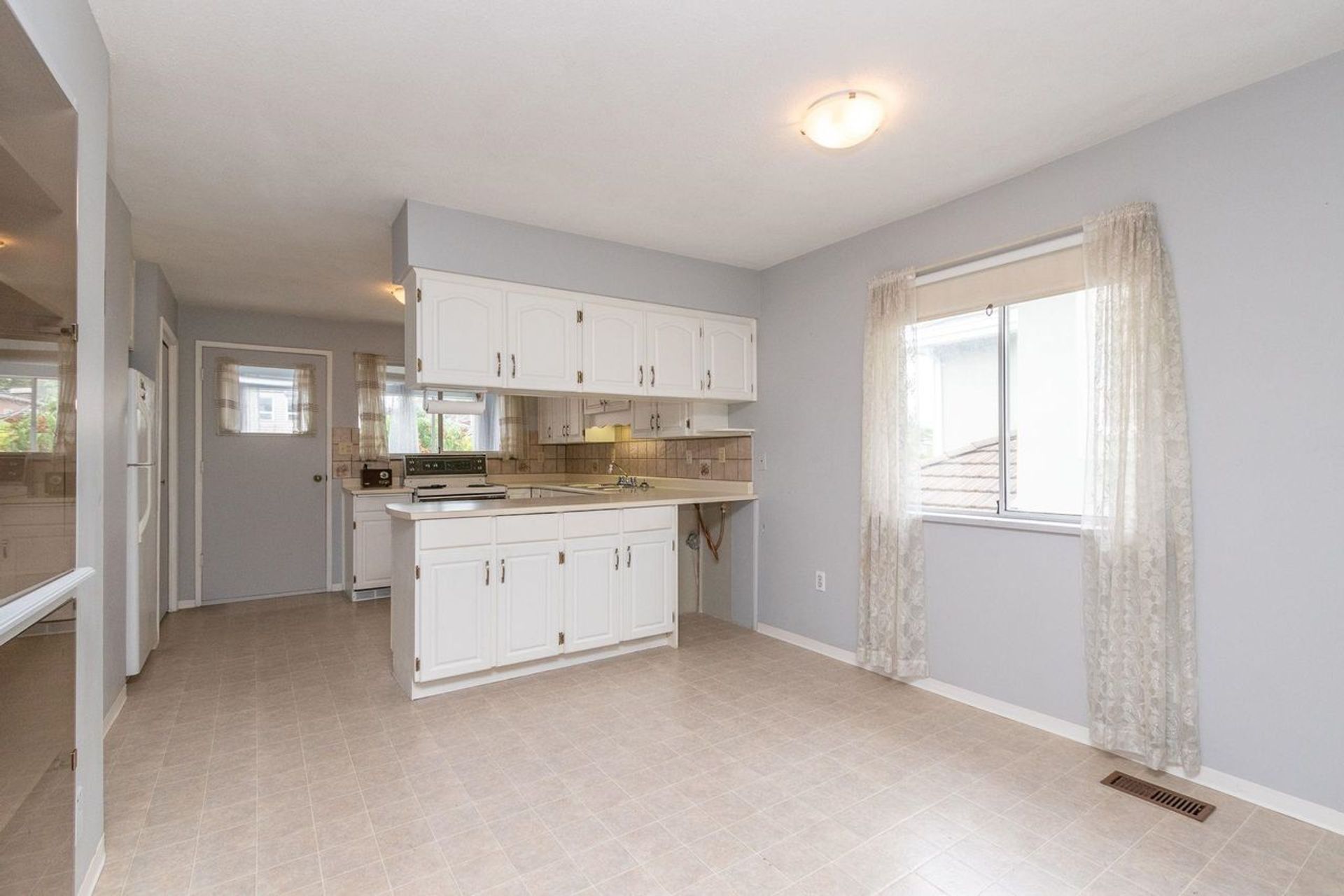 3268 E 18th Avenue, Renfrew Heights, Vancouver East - 3268-e-18th-avenue-renfrew-heights-vancouver-east-09